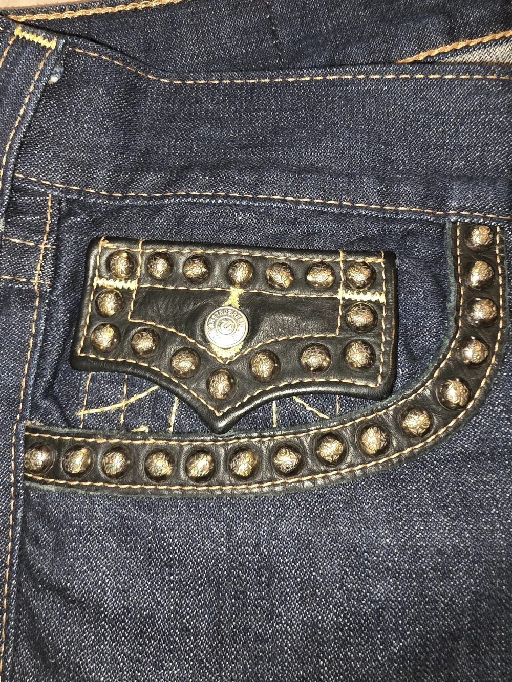 True Religion Billy Men's Dark Blue Denim  Jeans W/ Studded Back Pocket Flaps